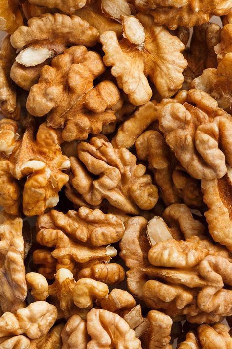 Raw Walnuts — اخروٹ گری